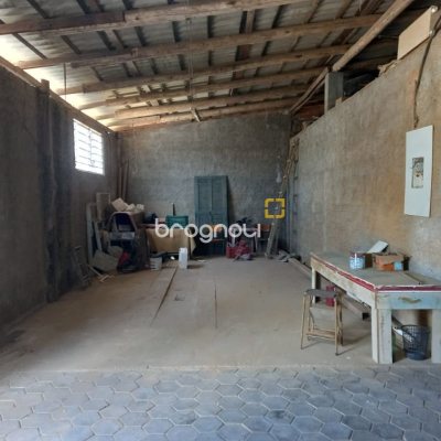 Galpão com 200m², 18 garagens, no bairro São João do Rio Vermelho em Florianópolis