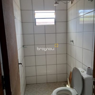 Galpão com 200m², 18 garagens, no bairro São João do Rio Vermelho em Florianópolis