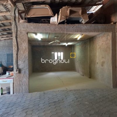 Galpão com 200m², 18 garagens, no bairro São João do Rio Vermelho em Florianópolis