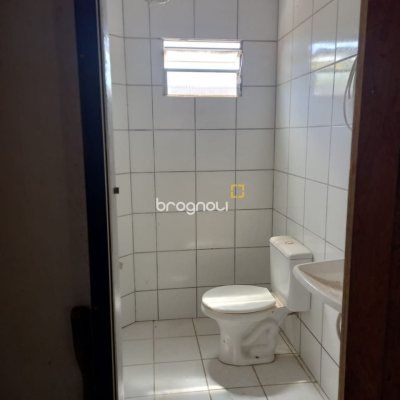 Galpão com 200m², 18 garagens, no bairro São João do Rio Vermelho em Florianópolis