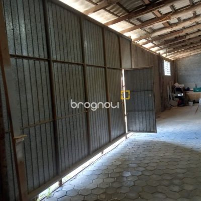 Galpão com 200m², 18 garagens, no bairro São João do Rio Vermelho em Florianópolis
