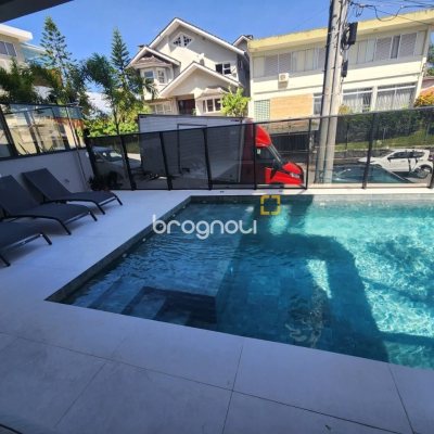 Apartamento com 100m², 2 quartos (sendo 2 suítes), 1 garagem, no bairro Coqueiros em Florianópolis