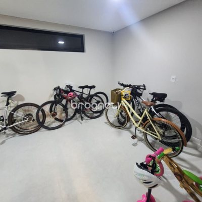 Apartamento com 100m², 2 quartos (sendo 2 suítes), 1 garagem, no bairro Coqueiros em Florianópolis