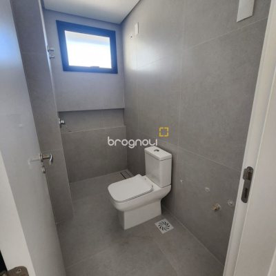 Apartamento com 100m², 2 quartos (sendo 2 suítes), 1 garagem, no bairro Coqueiros em Florianópolis