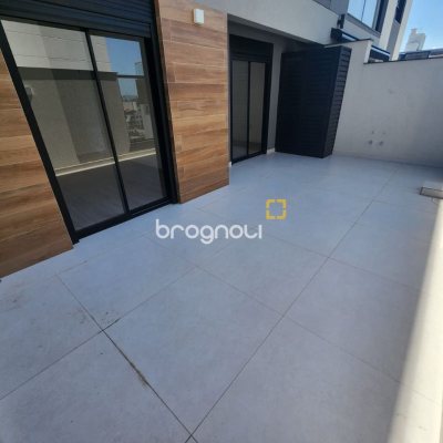 Apartamento com 100m², 2 quartos (sendo 2 suítes), 1 garagem, no bairro Coqueiros em Florianópolis