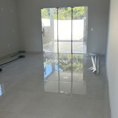 Casa com 156m², 3 quartos (sendo 1 suíte), 2 garagens, no bairro Rio Vermelho em Florianópolis