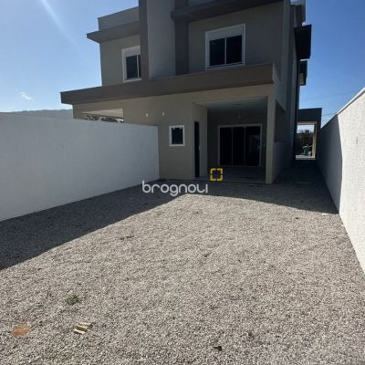 Casa com 156m², 3 quartos (sendo 1 suíte), 2 garagens, no bairro Rio Vermelho em Florianópolis