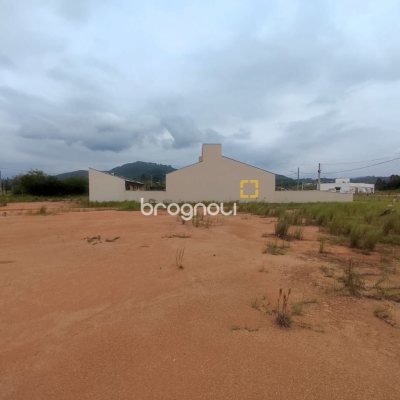 Terreno com 375m², no bairro Areias de Baixo em Governador Celso Ramos