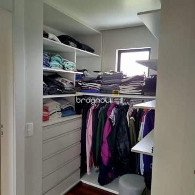 Casa com 180m², 3 quartos (sendo 1 suíte), 2 garagens, no bairro Rio Tavares em Florianópolis