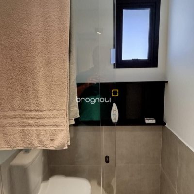 Casa com 180m², 3 quartos (sendo 1 suíte), 2 garagens, no bairro Rio Tavares em Florianópolis