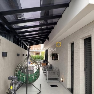 Casa com 180m², 3 quartos (sendo 1 suíte), 2 garagens, no bairro Rio Tavares em Florianópolis