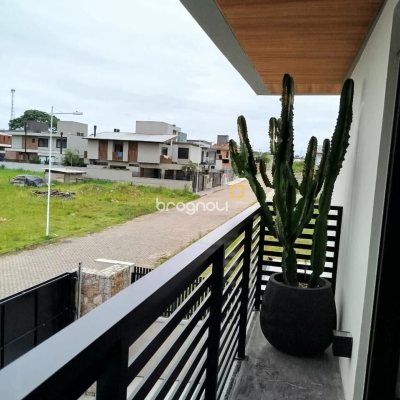 Casa com 180m², 3 quartos (sendo 1 suíte), 2 garagens, no bairro Rio Tavares em Florianópolis