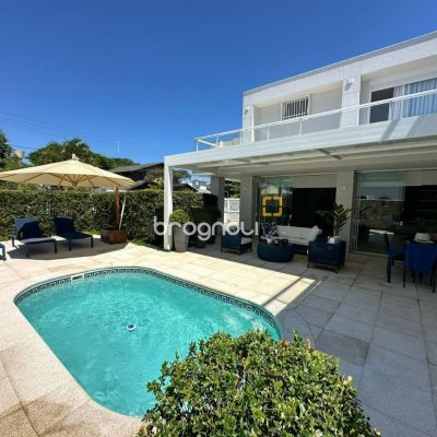 Casa com 560m², 5 quartos (sendo 5 suítes), 8 garagens, no bairro Cachoeira do Bom Jesus em Florianópolis