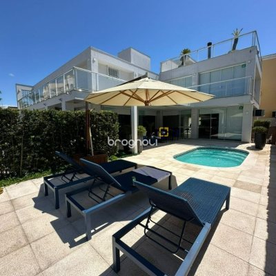 Casa com 560m², 5 quartos (sendo 5 suítes), 8 garagens, no bairro Cachoeira do Bom Jesus em Florianópolis
