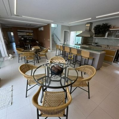 Casa com 560m², 5 quartos (sendo 5 suítes), 8 garagens, no bairro Cachoeira do Bom Jesus em Florianópolis