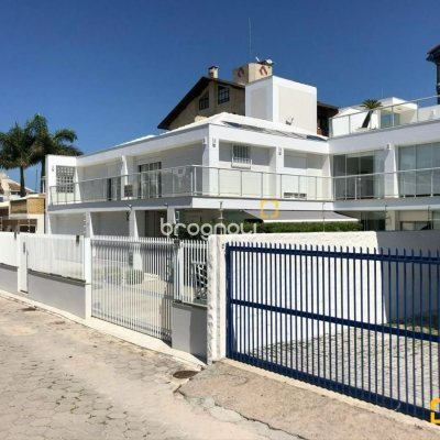 Casa com 560m², 5 quartos (sendo 5 suítes), 8 garagens, no bairro Cachoeira do Bom Jesus em Florianópolis