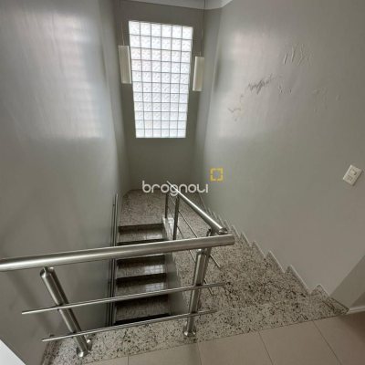 Casa com 560m², 5 quartos (sendo 5 suítes), 8 garagens, no bairro Cachoeira do Bom Jesus em Florianópolis