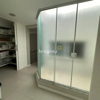 Casa com 560m², 5 quartos (sendo 5 suítes), 8 garagens, no bairro Cachoeira do Bom Jesus em Florianópolis