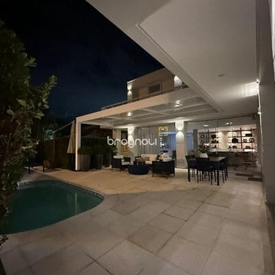 Casa com 560m², 5 quartos (sendo 5 suítes), 8 garagens, no bairro Cachoeira do Bom Jesus em Florianópolis
