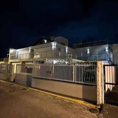 Casa com 560m², 5 quartos (sendo 5 suítes), 8 garagens, no bairro Cachoeira do Bom Jesus em Florianópolis