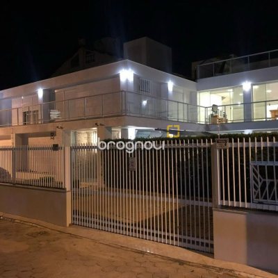 Casa com 560m², 5 quartos (sendo 5 suítes), 8 garagens, no bairro Cachoeira do Bom Jesus em Florianópolis