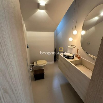 Casa com 560m², 5 quartos (sendo 5 suítes), 8 garagens, no bairro Cachoeira do Bom Jesus em Florianópolis