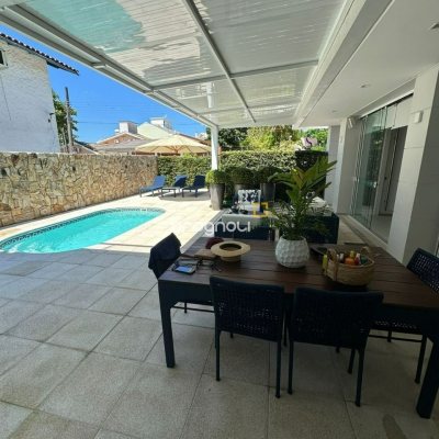 Casa com 560m², 5 quartos (sendo 5 suítes), 8 garagens, no bairro Cachoeira do Bom Jesus em Florianópolis
