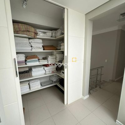 Casa com 560m², 5 quartos (sendo 5 suítes), 8 garagens, no bairro Cachoeira do Bom Jesus em Florianópolis