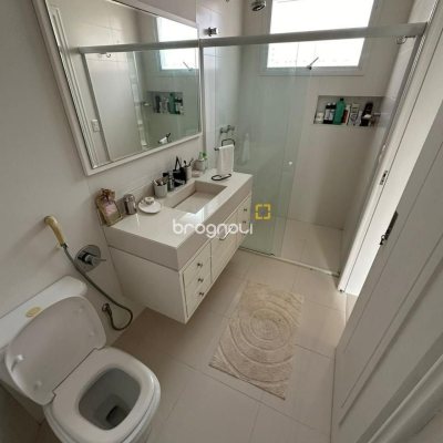 Casa com 560m², 5 quartos (sendo 5 suítes), 8 garagens, no bairro Cachoeira do Bom Jesus em Florianópolis