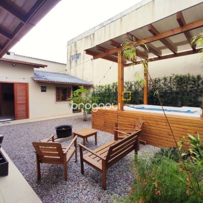 Casa com 165m², 3 quartos, 2 garagens, no bairro Jardim Eldorado em Palhoça
