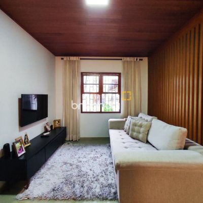 Casa com 165m², 3 quartos, 2 garagens, no bairro Jardim Eldorado em Palhoça