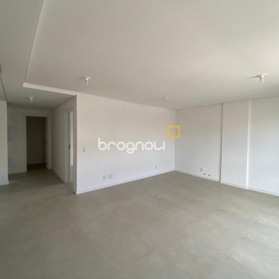 Apartamento com 52m², 1 quarto (sendo 1 suíte), 1 garagem, no bairro Centro em Florianópolis
