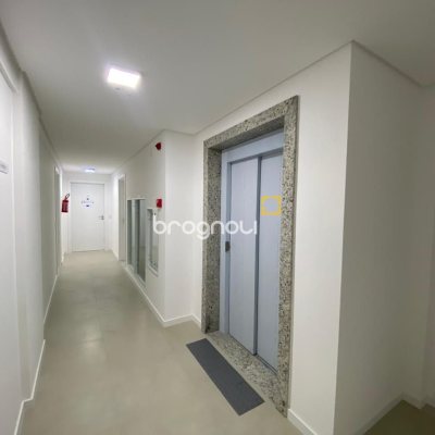 Apartamento com 52m², 1 quarto (sendo 1 suíte), 1 garagem, no bairro Centro em Florianópolis