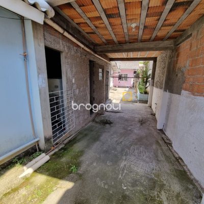 Casa com 190m², 4 garagens, no bairro Areias em São José