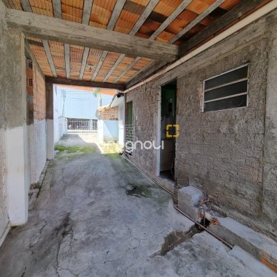 Casa com 190m², 4 garagens, no bairro Areias em São José