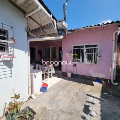 Casa com 190m², 4 garagens, no bairro Areias em São José