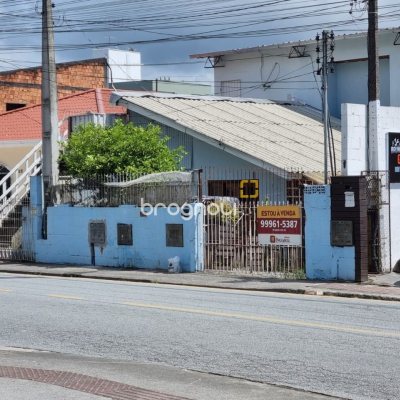 Casa com 190m², 4 garagens, no bairro Areias em São José