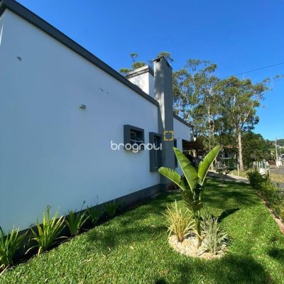 Casa com 190m², 2 quartos (sendo 2 suítes), 2 garagens, no bairro Ponta das Canas em Florianópolis