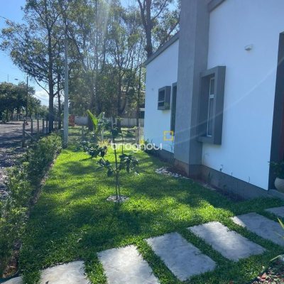 Casa com 190m², 2 quartos (sendo 2 suítes), 2 garagens, no bairro Ponta das Canas em Florianópolis