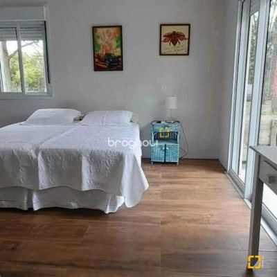 Casa com 190m², 2 quartos (sendo 2 suítes), 2 garagens, no bairro Ponta das Canas em Florianópolis