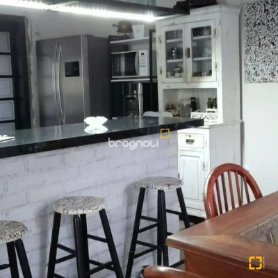 Casa com 190m², 2 quartos (sendo 2 suítes), 2 garagens, no bairro Ponta das Canas em Florianópolis