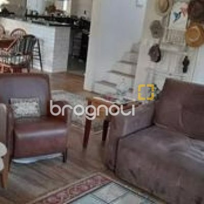 Casa com 190m², 2 quartos (sendo 2 suítes), 2 garagens, no bairro Ponta das Canas em Florianópolis