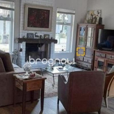 Casa com 190m², 2 quartos (sendo 2 suítes), 2 garagens, no bairro Ponta das Canas em Florianópolis