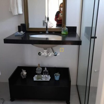 Casa com 190m², 2 quartos (sendo 2 suítes), 2 garagens, no bairro Ponta das Canas em Florianópolis