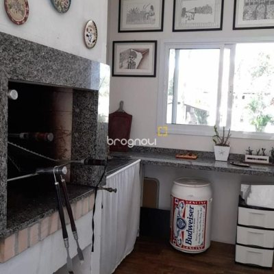 Casa com 190m², 2 quartos (sendo 2 suítes), 2 garagens, no bairro Ponta das Canas em Florianópolis