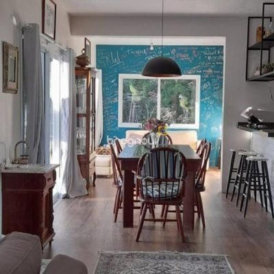 Casa com 190m², 2 quartos (sendo 2 suítes), 2 garagens, no bairro Ponta das Canas em Florianópolis