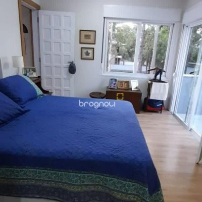 Casa com 190m², 2 quartos (sendo 2 suítes), 2 garagens, no bairro Ponta das Canas em Florianópolis
