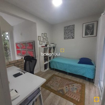 Casa com 190m², 2 quartos (sendo 2 suítes), 2 garagens, no bairro Ponta das Canas em Florianópolis