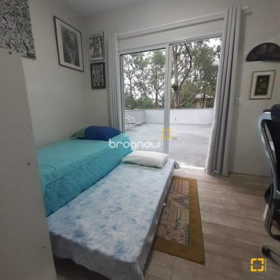 Casa com 190m², 2 quartos (sendo 2 suítes), 2 garagens, no bairro Ponta das Canas em Florianópolis