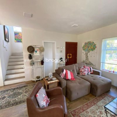 Casa com 190m², 2 quartos (sendo 2 suítes), 2 garagens, no bairro Ponta das Canas em Florianópolis